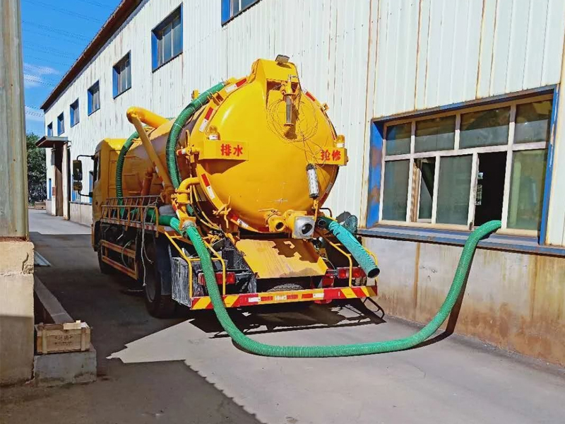 樱铁村厂区化粪池清理